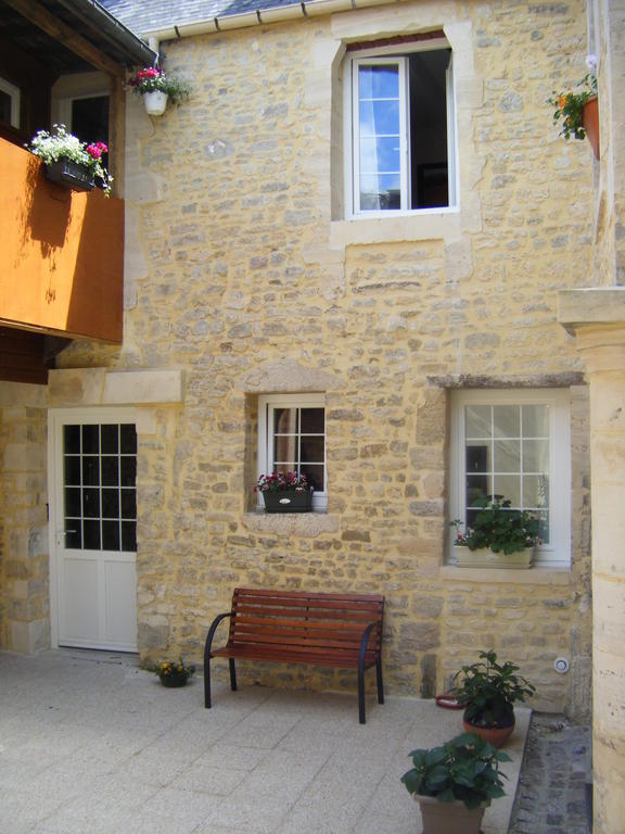 Chambre D'Hotes Logis De Saint Jean Bayeux Eksteriør billede