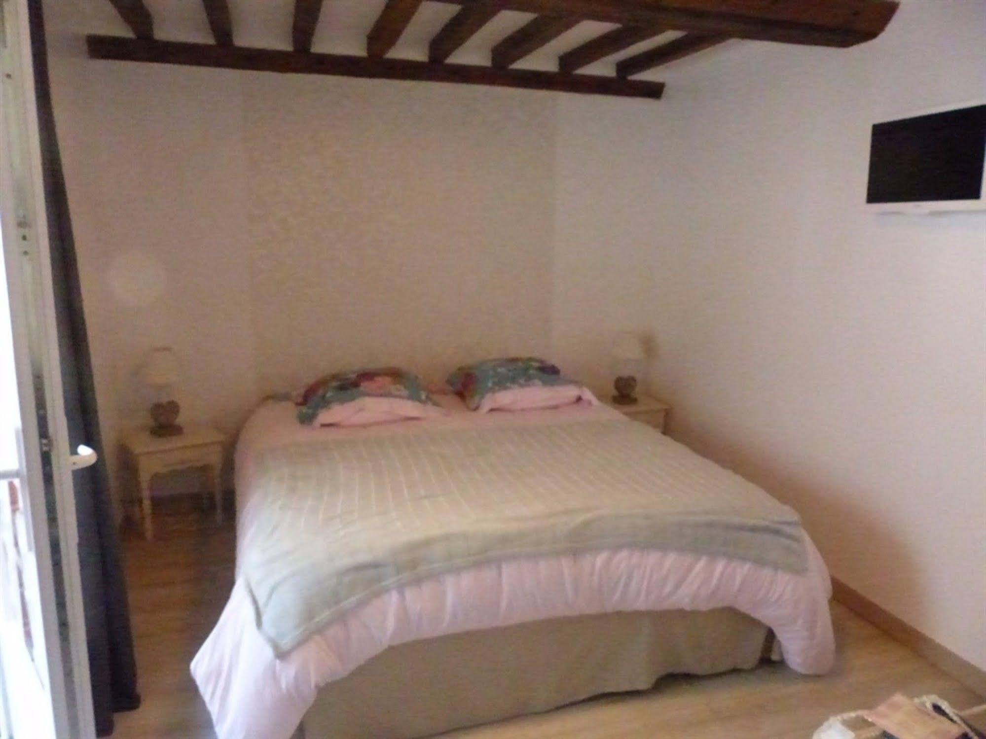 Chambre D'Hotes Logis De Saint Jean Bayeux Eksteriør billede