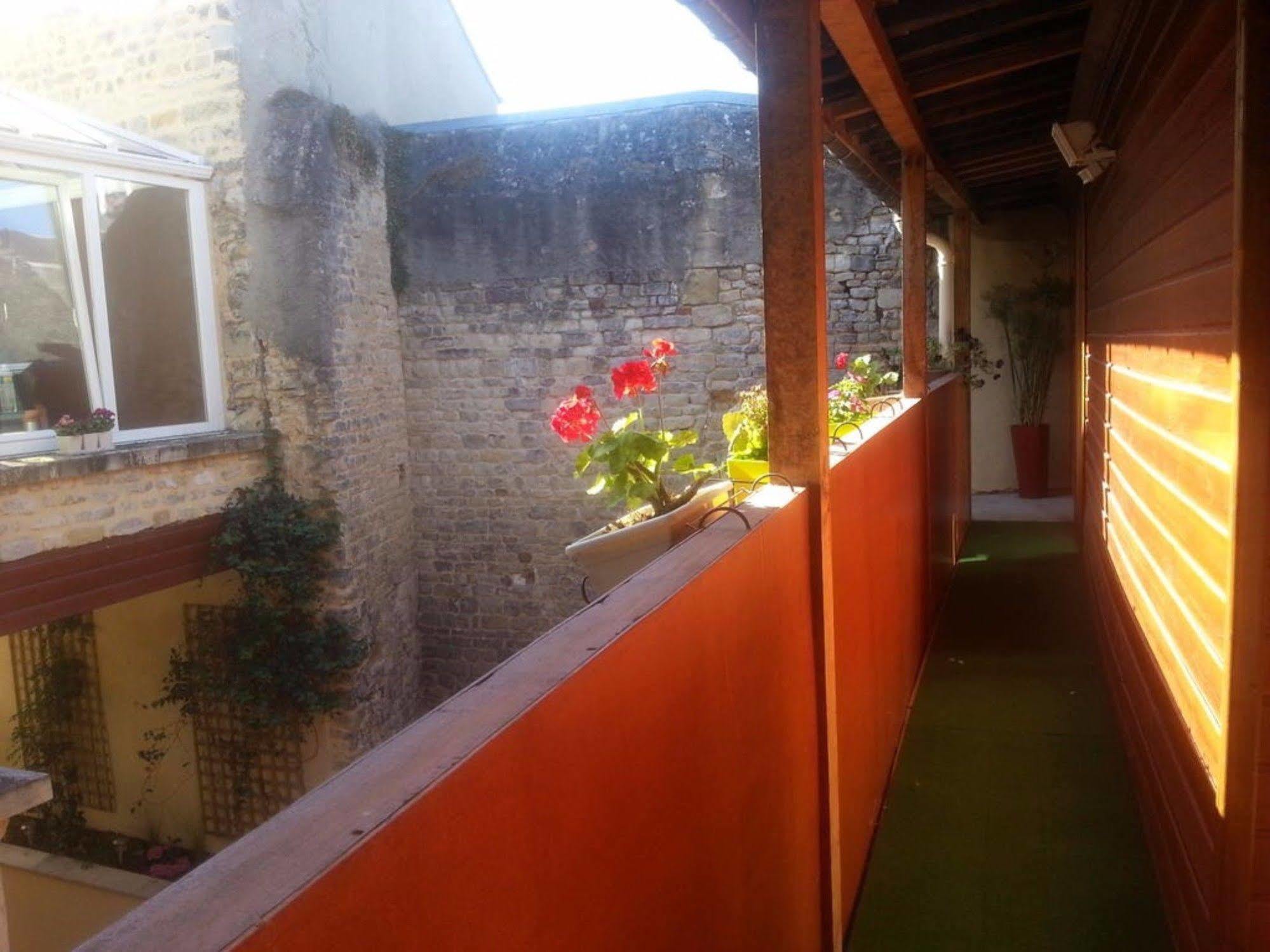 Chambre D'Hotes Logis De Saint Jean Bayeux Eksteriør billede